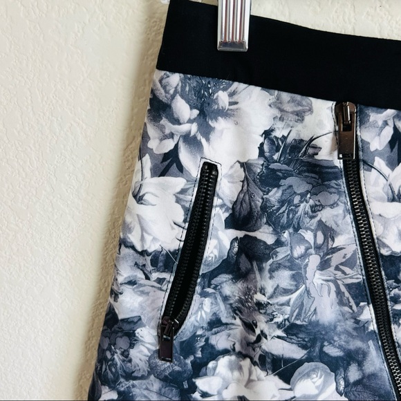 Zara Basic Black & White Floral Envelope Asymmetrical Zipper Detail Skirt - Picture 5 of 16